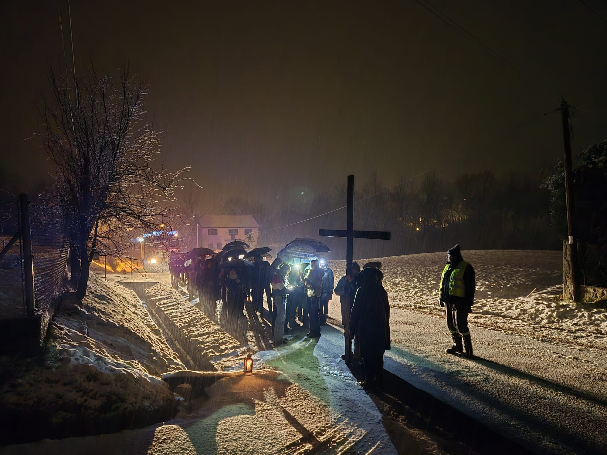 Droga Krzyżowa w zimowej scenerii