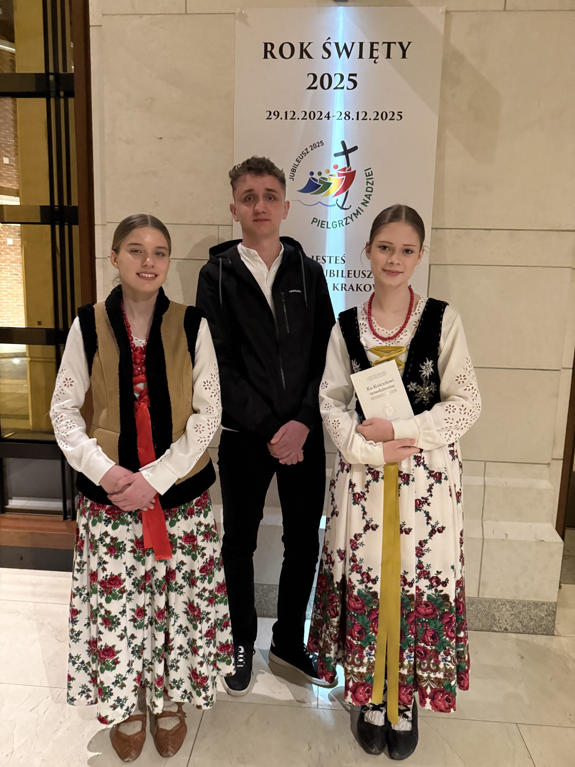 Młodzież bierzmowana z naszej parafii na otwarciu II Synodu Duszpasterskiego Archidiecezji Krakowskiej